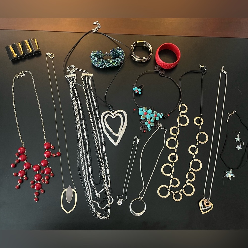 Jewelry lot - 17 pieces